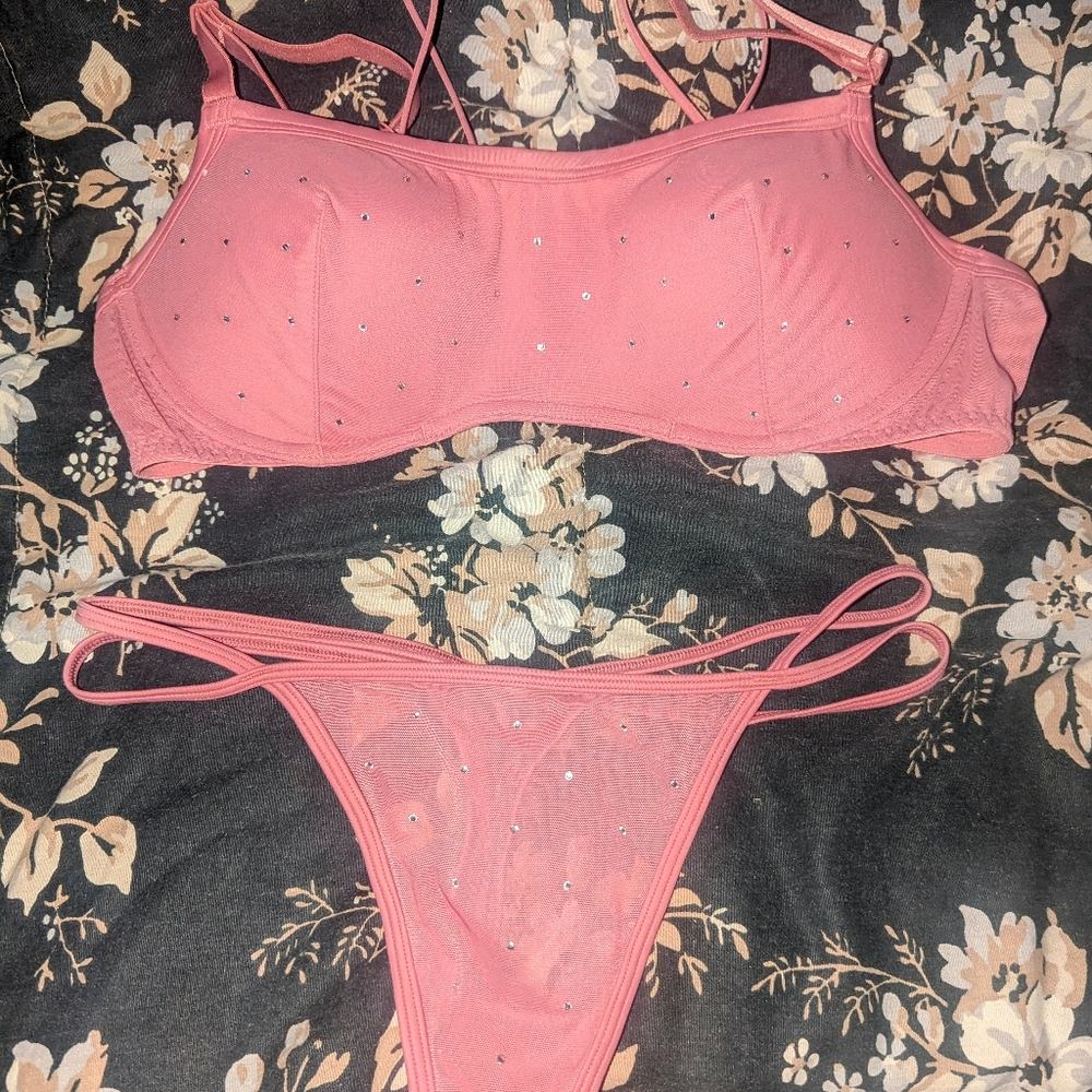 Victoria's Secret push- up bra 38b and matching  panties lg